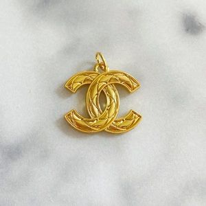 COPY - 26mm Chanel Gold Quilted Zipper Pull Button